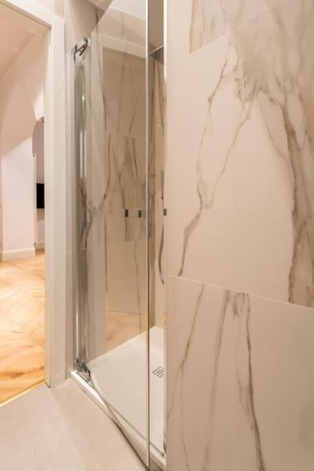 La Scala Suite-Luxury Apartment Milan Bagian luar foto